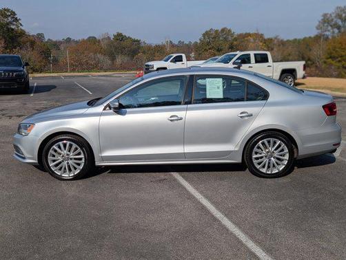 2015 Volkswagen Jetta Auto SE w/Connectivity/Navigation