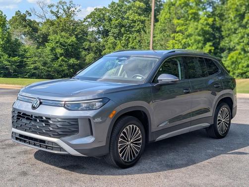 Platinum Gray Metallic 2025 Volkswagen Tiguan 2.0T S
