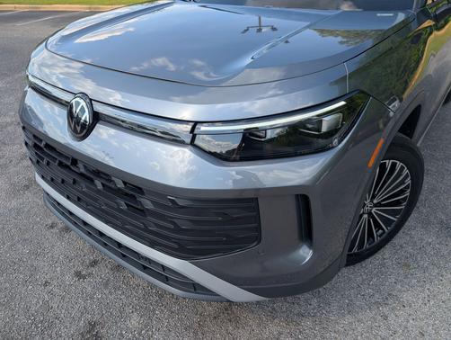 Platinum Gray Metallic 2025 Volkswagen Tiguan 2.0T S