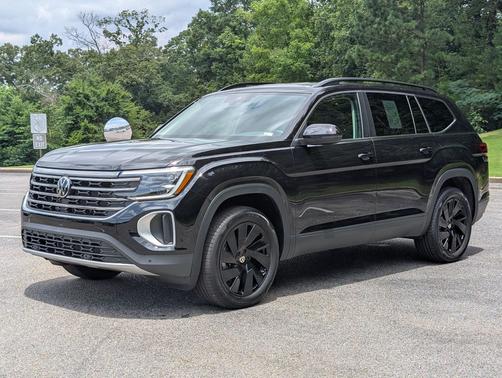 deep black pearl 2026 Volkswagen Atlas 2.0T SE w/Technology