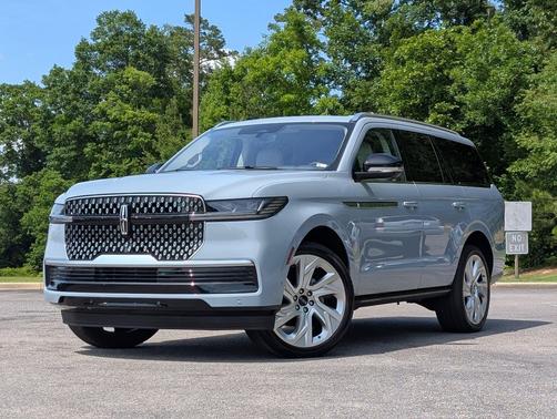 GRAY MIST METALLIC TRI-COAT 2025 Lincoln Navigator Reserve