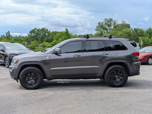 Granite Crystal Metallic 2017 Jeep Grand Cherokee Trailhawk
