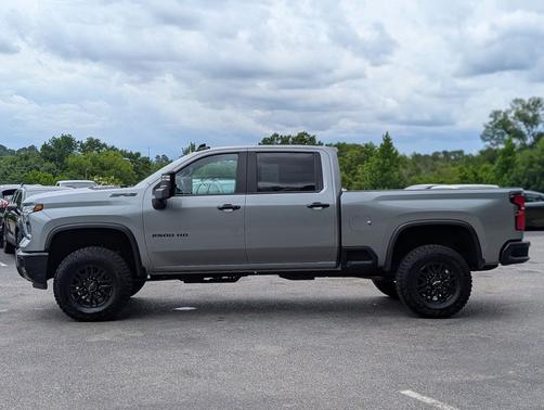 Sterling Gray Metallic 2025 Chevrolet Silverado 2500 4WD Crew Cab Standard Bed ZR2