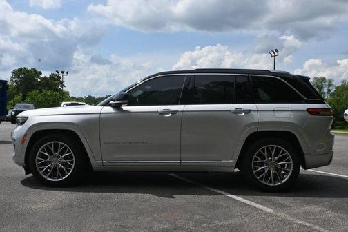 2022 Jeep Grand Cherokee Summit