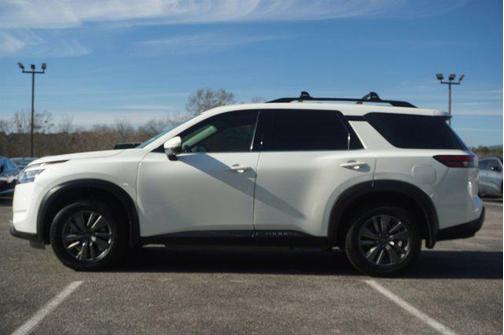 2022 Nissan Pathfinder SV 2WD