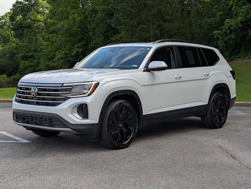 opal white pearl 2026 Volkswagen Atlas 2.0T SE w/Technology