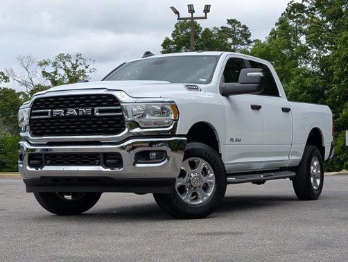 Bright White Clearcoat 2023 RAM 2500 Big Horn Crew Cab 4x4 6'4' Box