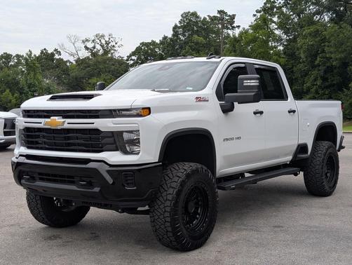 Summit White 2025 Chevrolet Silverado 2500 Custom