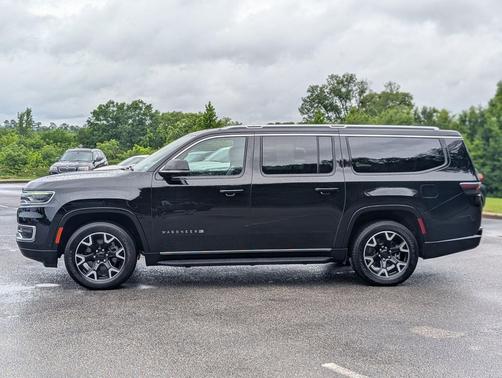 Diamond Black Crystal Pearlcoat 2025 Jeep Wagoneer L Series III 4x4