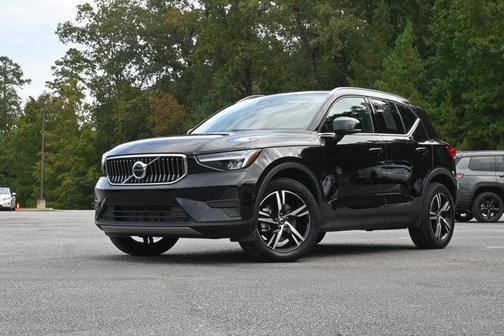 2025 Volvo XC40 B5 Core Bright Theme