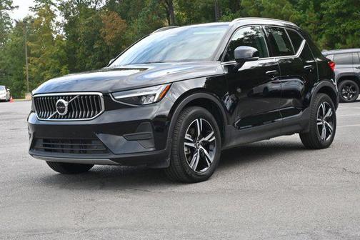 2025 Volvo XC40 B5 Core Bright Theme