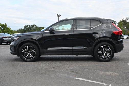 2025 Volvo XC40 B5 Core Bright Theme