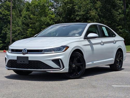 Opal White Pearl 2025 Volkswagen Jetta 1.5T SE