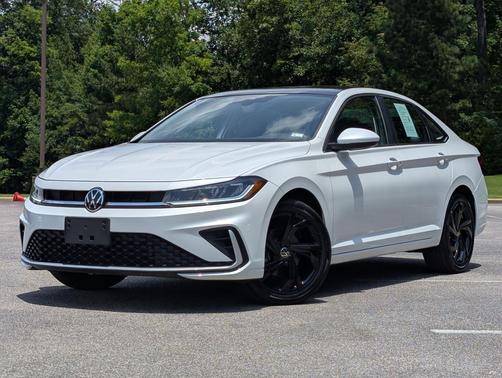 Opal White Pearl 2025 Volkswagen Jetta 1.5T SE