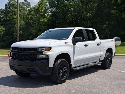 Summit White 2019 Chevrolet Silverado 1500 Custom Trail Boss