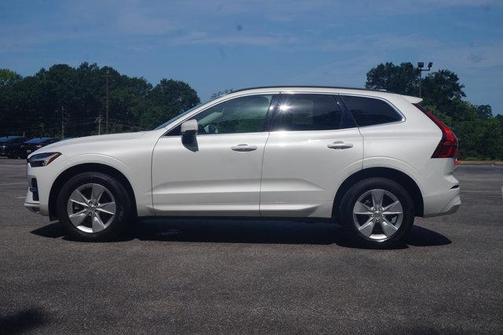 2022 Volvo XC60 B5 Momentum