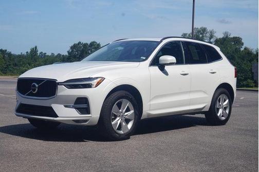 2022 Volvo XC60 B5 Momentum