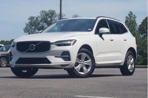2022 Volvo XC60 B5 Momentum