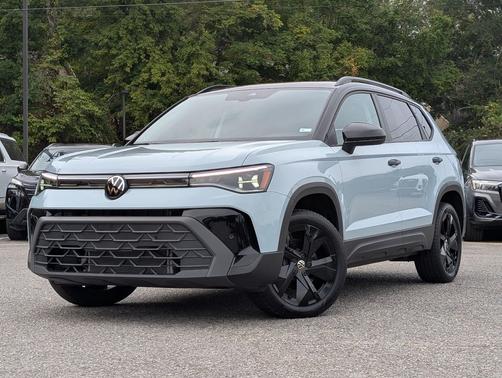 Cornflower Blue w/Deep Black Roof 2026 Volkswagen Taos SE Black