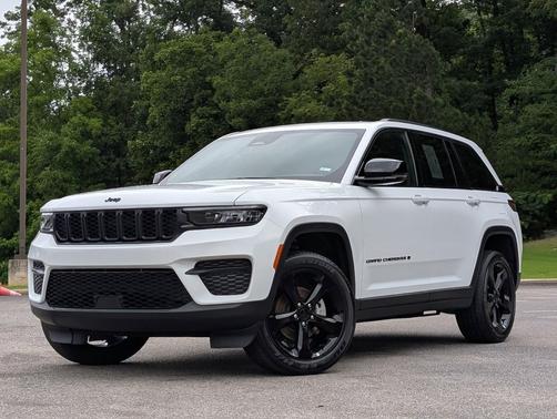 Bright White Clearcoat 2025 Jeep Grand Cherokee Altitude