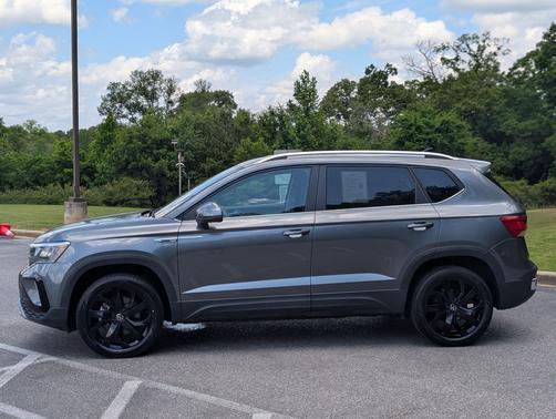 Platinum Gray Metallic 2023 Volkswagen Taos 1.5T SE