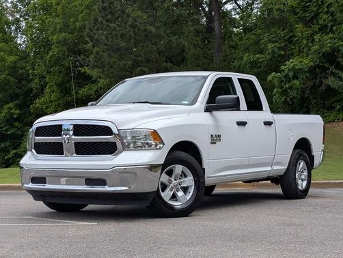 Bright White Clearcoat 2024 RAM 1500 Classic SLT