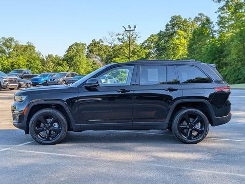 Diamond Black Crystal Pearlcoat 2023 Jeep Grand Cherokee Limited