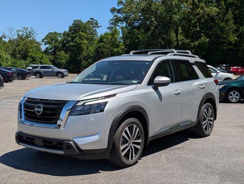 Brilliant Silver Metallic 2025 Nissan Pathfinder Platinum FWD