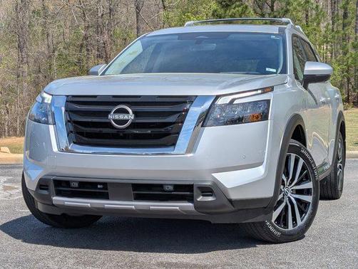 2025 Nissan Pathfinder Platinum FWD