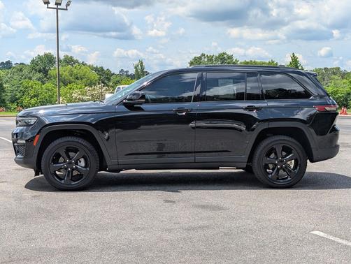 Diamond Black Crystal Pearlcoat 2023 Jeep Grand Cherokee Limited