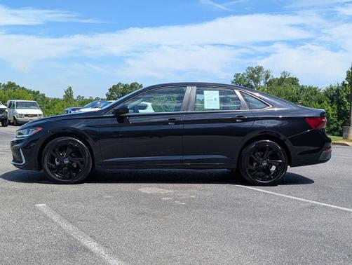 Deep Black Pearl 2025 Volkswagen Jetta 1.5T SE