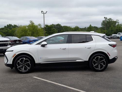 Summit White 2024 Chevrolet Equinox EV 2LT