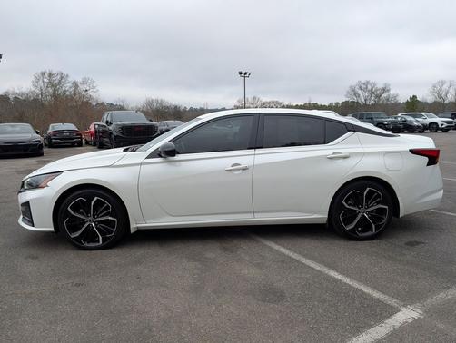 Pearl White Tricoat 2023 Nissan Altima SR FWD