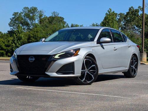 Brilliant Silver Metallic 2024 Nissan Altima SR FWD