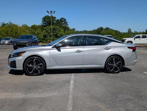 Brilliant Silver Metallic 2024 Nissan Altima SR FWD