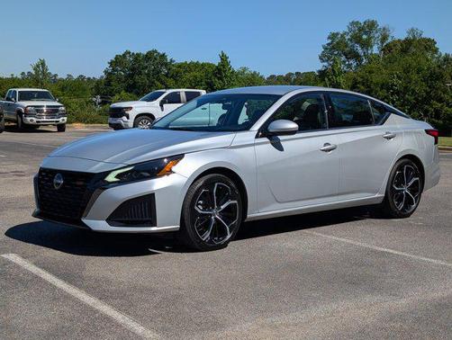 Brilliant Silver Metallic 2024 Nissan Altima SR FWD