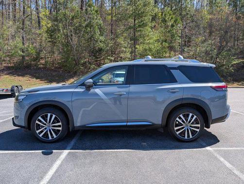 2025 Nissan Pathfinder Platinum 4WD