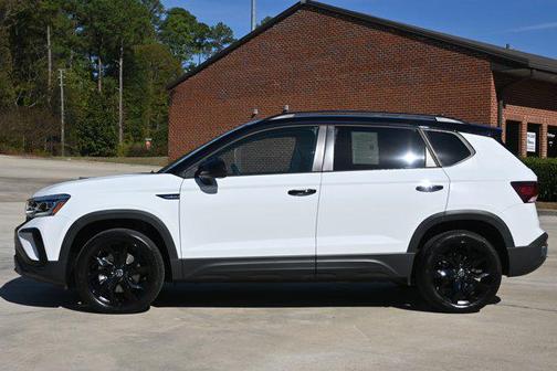 2024 Volkswagen Taos 1.5T SE Black