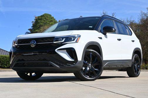 2024 Volkswagen Taos 1.5T SE Black