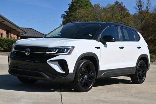 2024 Volkswagen Taos 1.5T SE Black