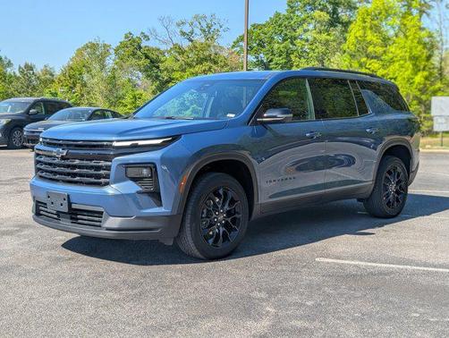 Lakeshore Blue Metallic 2024 Chevrolet Traverse LT