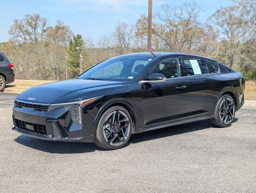 Aurora Black Pearl 2025 Kia K4 GT-Line