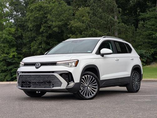 Pure White 2025 Volkswagen Taos 1.5T SE
