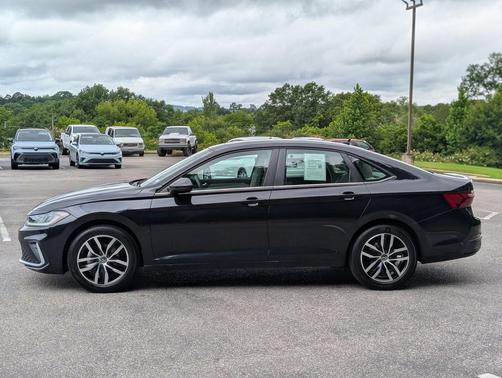 Deep Black Pearl 2025 Volkswagen Jetta 1.5T SE