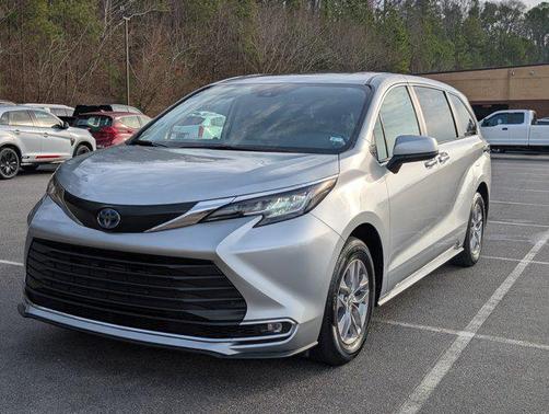 2023 Toyota Sienna XLE