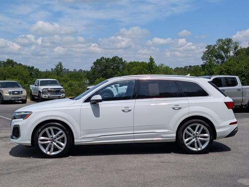 Glacier White Metallic 2025 Audi Q7 55 Premium Plus