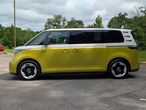 Pomelo Yellow 2025 Volkswagen ID. Buzz Pro S Plus