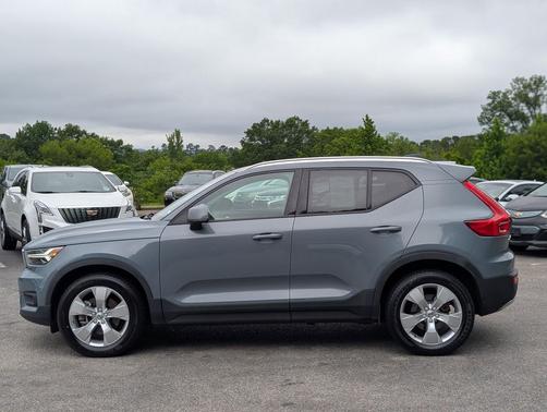 Thunder Grey Metallic 2021 Volvo XC40 T5 Momentum