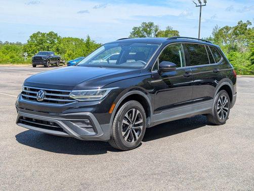 Deep Black Pearl 2023 Volkswagen Tiguan 2.0T S