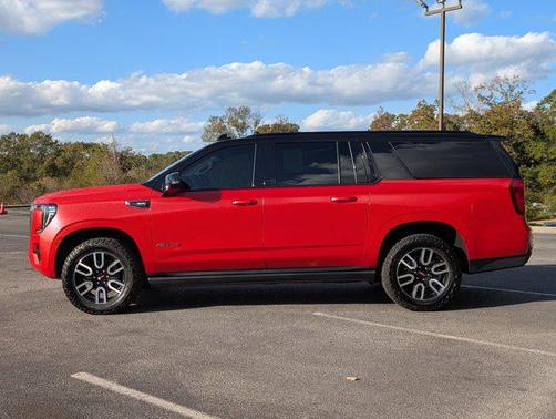 2023 GMC Yukon XL 4WD AT4